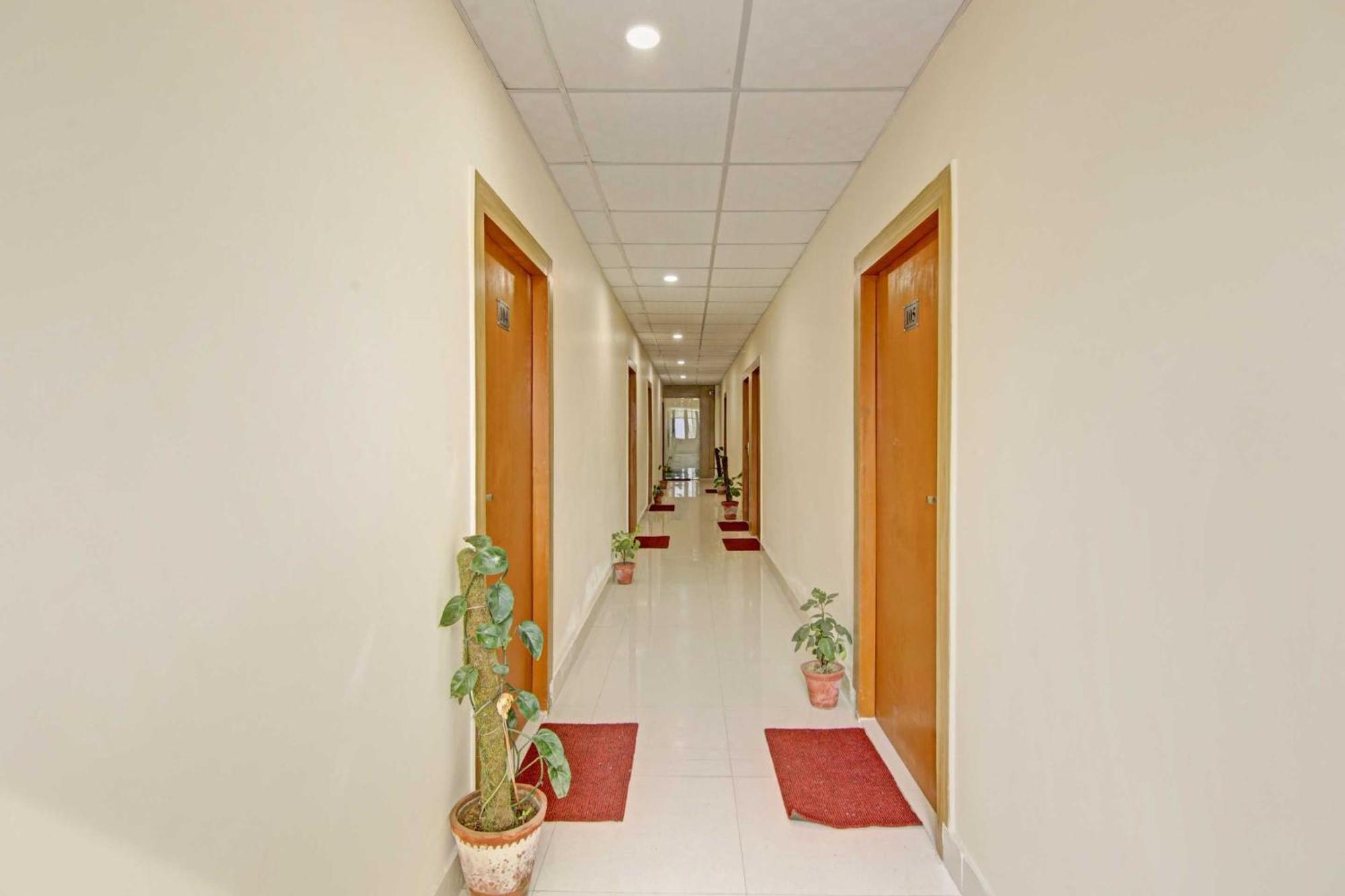 Oyo Flagship 80772 Hotel The Grand Rdc Ghaziabad Eksteriør bilde